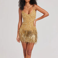 Robe mini irisée dorée à fines bretelles, décolleté en V, franges pendantes