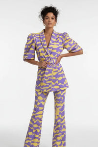Ensemble deux pièces : top cache-cœur col V, manches bouffantes, pantalon large à motif