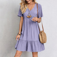 Robe midi à col V, manches courtes, volant en étages, tissu côtelé, violet.