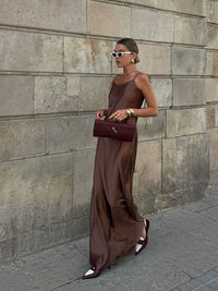 Sac tressé marron bordeaux avec rabat et fermoir doré