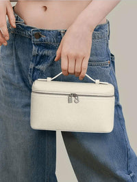 Sac à main compact blanc cassé à fermeture zippée, porté à la main