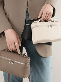 Sacs à main compacts beige, noir et blanc cassé, fermetures zippées