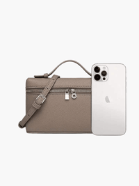 Sac à main compact beige avec bandoulière, fermeture éclair et poche zippée