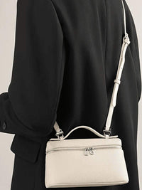 Sac à main compact blanc cassé avec fermeture zippée et bandoulière réglable