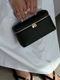 Sac à main compact noir à fermeture zippée avec poignée courte et bandoulière