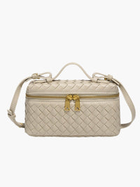 Sac à main mini boîte en cuir tressé beige clair, bandoulière, fermeture zippée dorée.