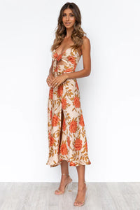 Robe midi orange à fleurs, bretelles fines, nœud sur la poitrine et jupe évasée