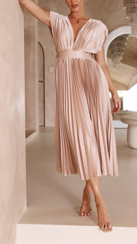 Robe midi plissée champagne, encolure cache-cœur et manches courtes, jupe plissée