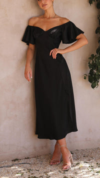 Robe longue noire épaules dénudées, manches volantées, fente sur le côté