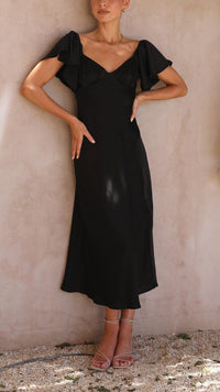 Robe longue noire décolleté en cœur et épaules dénudées, manches volantées