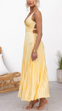 Robe longue plissée jaune à bretelles, taille marquée et jupe plissée