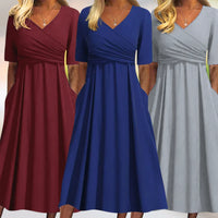 Trois robes midi : bleue, grise et rouge, encolure V et manches courtes