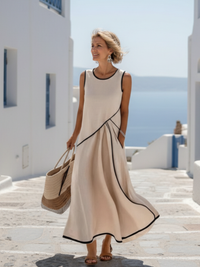 Robe longue drapée sans manches beige, bords noirs contrastants, encolure ronde