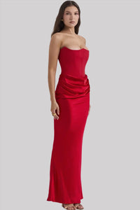 Robe de soirée rouge sans manches avec drapé froissé et longue jupe