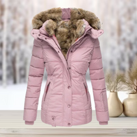 Veste d’hiver rose, capuche doublée de fausse fourrure, fermeture boutonnée, manches longues.