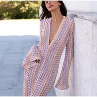 Robe longue motif violet clair, encolure en V, manches longues bouffantes