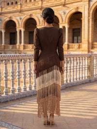 Robe à franges marron vue de dos, manches longues, franges superposées