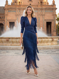 Robe à franges bleu marine, décolleté en V, manches longues, ourlet à franges