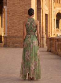 Robe longue verte imprimée florale, vue de dos avec encolure dos nu