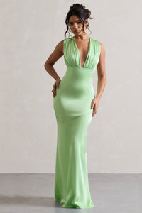 Robe longue vert clair sans manches à décolleté V profond, coupe ajustée