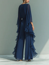 Ensemble robe bleu nuit, dos partiellement vu, manches volantes et jupe longue superposée