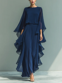 Ensemble robe fluide bleu nuit, manches cloche volantées et jupe à étages