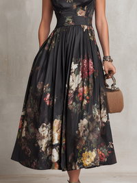 Robe midi noire évasée en satin, taille marquée, imprimé floral sur toute la jupe