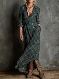 Robe longue Livia à motif quadrillé vert, encolure V boutonnée, manches 3/4