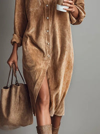 Robe velours côtelé marron, fente avant et boutons, manches bouffantes, poches