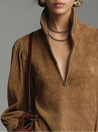 Mini-robe en daim marron à encolure ras-du-cou en V, manches bouffantes