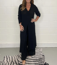 Ensemble deux pièces noir : robe longue fendue col V manches 3/4 et pantalon fluide