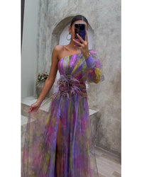 Robe longue asymétrique lila à imprimé multicolore, bustier, fente centrale