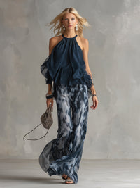 Ensemble élégant deux pièces bleu marine : haut à volants drapés et pantalon fluide à motif marbré