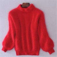 Pull ample en laine tricotée rouge vif, col montant, manches longues, maille texturée.