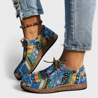 Chaussures orthopédiques Seryphina™ à lacets, motif patchwork bleu et vert.