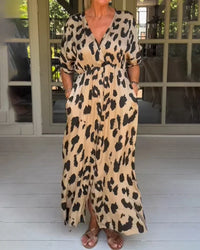 Robe longue imprimé léopard ton crème, décolleté V, manches courtes, ceinture à nouer