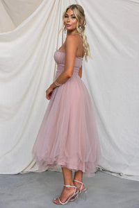 Robe longue Aera en tulle rose poudré, corsage froncé bustier, jupe évasée