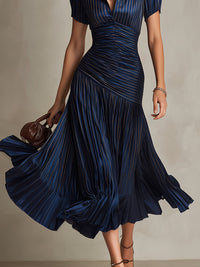 Robe midi rétro en satin rayé bleu foncé, manches courtes, corsage cintré et jupe évasée
