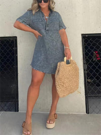 Robe-chemise Zita en jean bleu, manches courtes, col et boutons, longueur au-dessus du genou