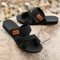Sandales noires en maille avec bride réglable et semelle noire