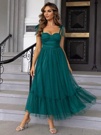 Robe de cérémonie vert émeraude à bretelles, corsage cintré, jupe en tulle