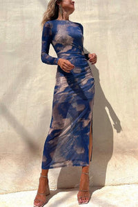 Robe en résille bleue à manches longues, coupe midi ajustée, motif abstrait