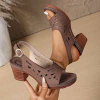 Sandales à talon carré marron à découpe ajourée et bride à boucle ronde
