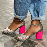 Escarpins Mina™ argentés à brides et bout ouvert, talon carré rose