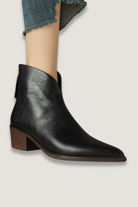Botte élégante noire en cuir, talon carré et bout pointu