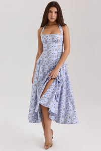 Robe midi blanche à fleurs bleues, encolure carrée, jupe asymétrique