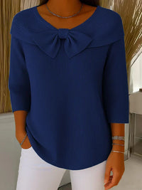 Pull en maille bleu nuit avec nœud au col et manches 3/4