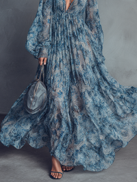 Robe longue bleue imprimée, taille froncée, ourlet volanté, manches bouffantes