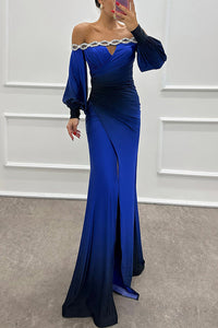 Robe longue de soirée bleu marine, épaules nues, manches bouffantes, drapé et fente
