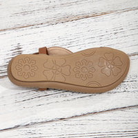Semelle extérieure des sandales orthopédiques marron avec motifs floraux en relief